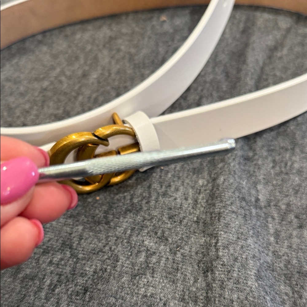 White Leather Belt with Gold Buckle - BRAND NEW - Picture 6 of 7